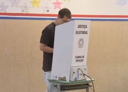 Pessoas que não foram votar ou votaram em branco ou nulo somam 24,63% do eleitorado na disputa presidencial