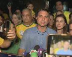 Flávio Bolsonaro diz estar 'muito feliz' com resultado do primeiro turno: 'O Brasil quer mudança'