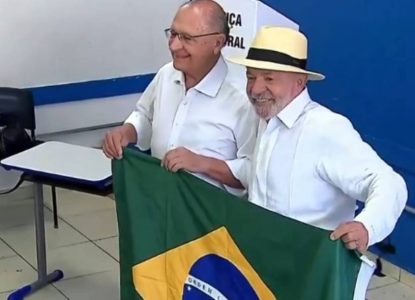 Candidato à reeleição a Presidência, Lula vota em São Bernardo do Campo