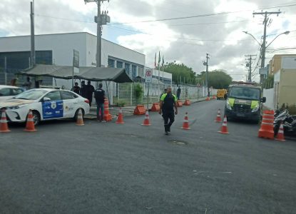 SMT isola vias próximas ao Fórum Eleitoral para garantir segurança no transporte das urnas eletrônicas em Feira de Santana