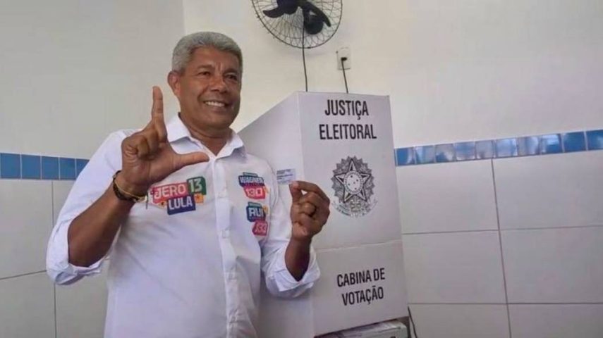 Candidato à reeleição ao governo da Bahia, Jerônimo Rodrigues vota e acredita em definição no primeiro turno