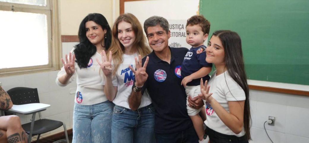 ACM Neto vota e aponta saúde e segurança como prioridades caso seja eleito governador