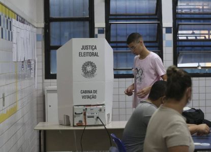 Eleições 2026: quem não votou no primeiro turno e está com situação regular poderá votar dia 25 de outubro