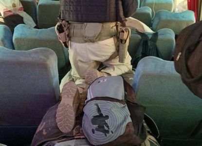 Polícia intercepta ônibus que transportava mais de 40 trabalhadores sem condições de segurança