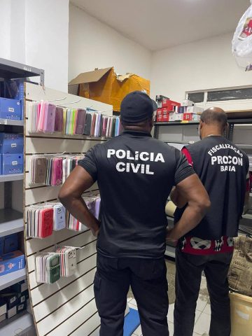 Salvador: mais de 3,5 mil acessórios eletrônicos falsificados são apreendidos em ação da Polícia e Procon