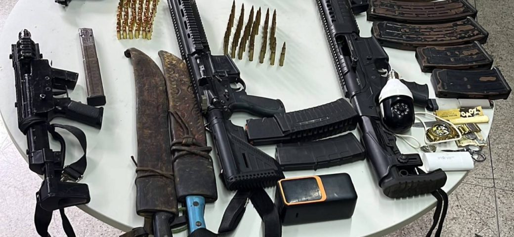 Cinco suspeitos presos e cinco armas apreendidas durante ação policial no interior da Bahia