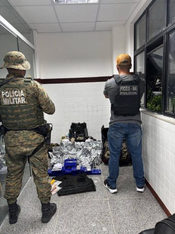 Apontada como integrante de facção é presa na Rodoviária de Feira de Santana e Polícia apreende arma, munições e drogas