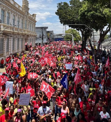 Na véspera do segundo turno das Eleições 2026, apoiadores de Lula realizam ato em Feira de Santana