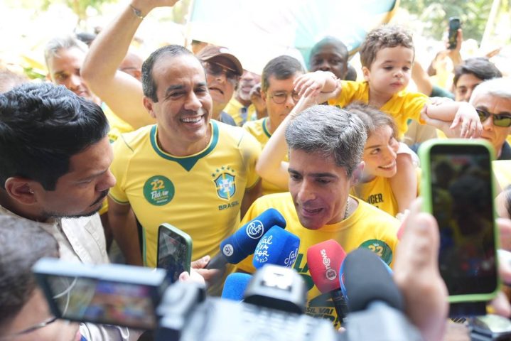 Ex-prefeito de Salvador e candidato derrotado ao governo da Bahia, ACM Neto vota e fala em renovação política