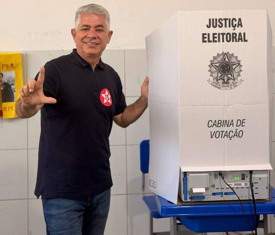 Prefeito de Anguera, na região de Feira de Santana, Mauro Vieira vota no segundo turno e destaca compromisso com população