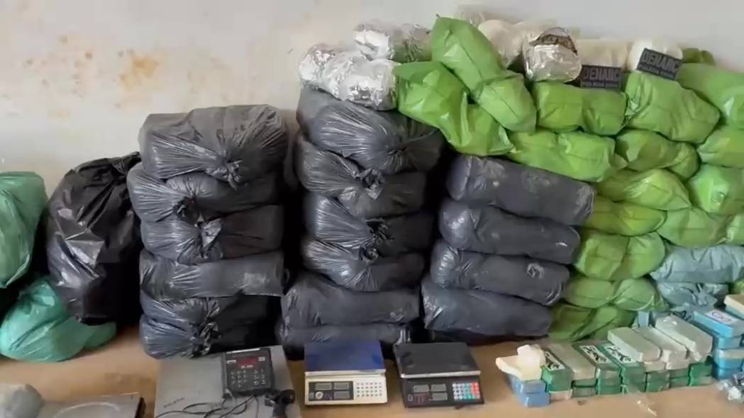Polícia apreende cerca de uma tonelada de drogas em galpão de Camaçari