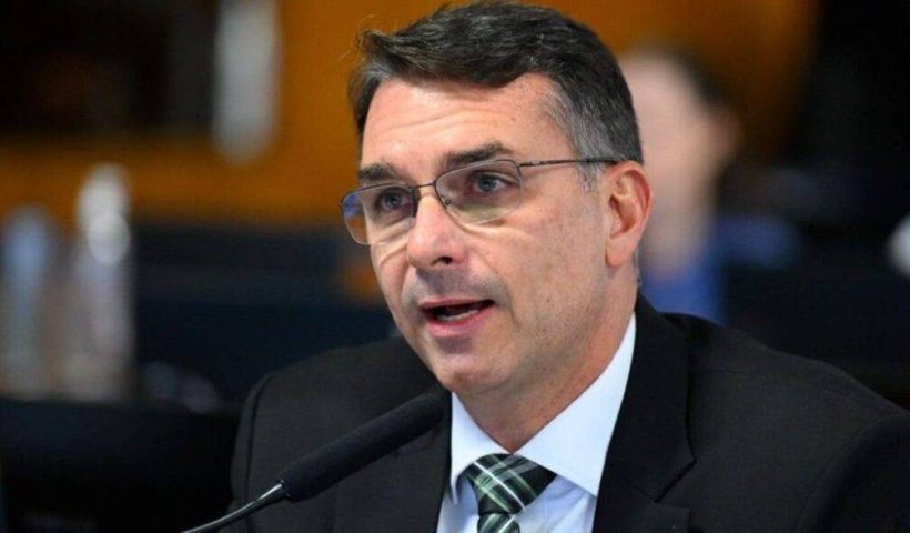Apoiadores de Flávio Bolsonaro não votaram na decisão do Fim da escala 6×1