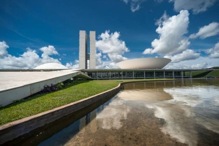 Câmara dos Deputados lança concurso com salários acima de R$ 32 mil; veja vagas