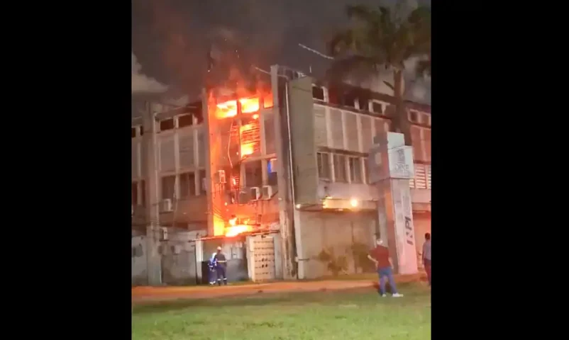 Polícia Federal vai investigar incêndio na Universidade Federal de Pernambuco