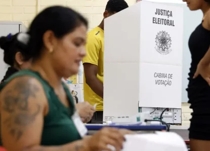 Horário ampliado registra 35 mil votos, mas pouco altera diferença entre Lula e Flávio Bolsonaro