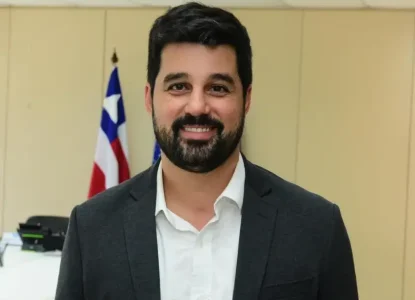 Em Paris, secretário de Salvador diz que se entrega às autoridades na segunda, 26